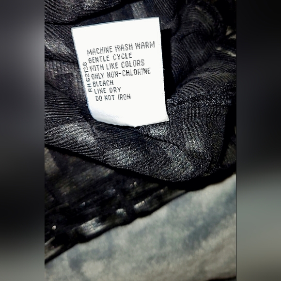 Chico's Black Graphic Short Sleeve Tee - Picture 9 of 10